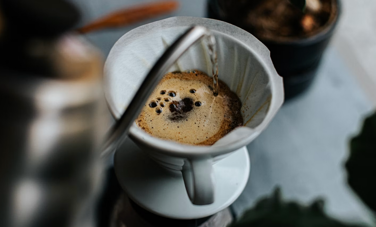 Filterkaffee dosieren: Wie viele Löffel pro Tasse? Faustformel, Brew Ratio & Warmhalten