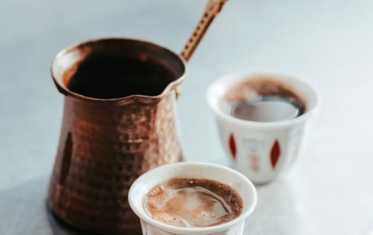 Türkischen Kaffee perfekt zubereiten: Schritt-für-Schritt im Cezve